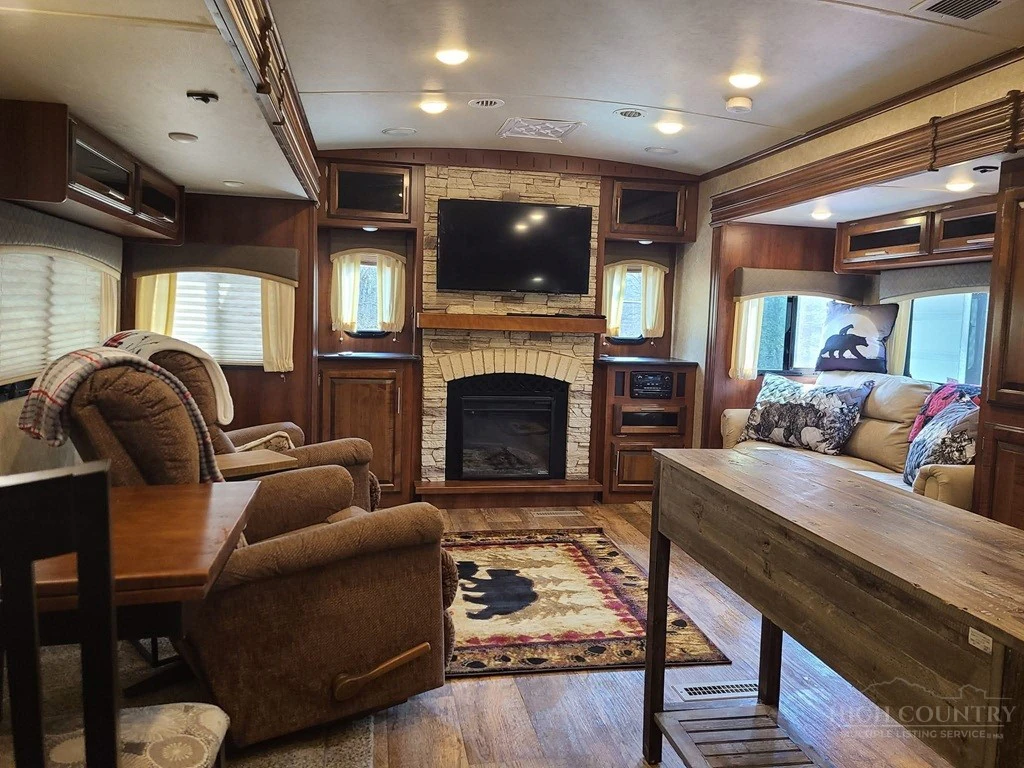 Image number 4 for the current listing