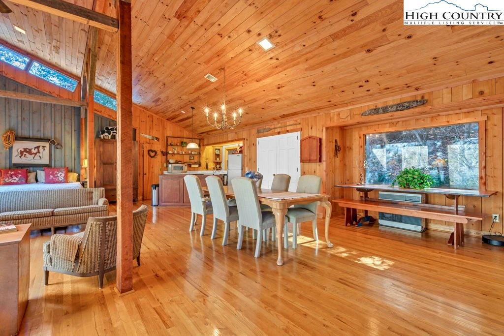 Image number 2 for the current listing
