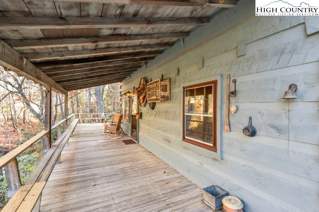 Image number 14 for the current listing