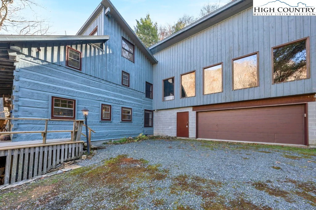 Image number 15 for the current listing
