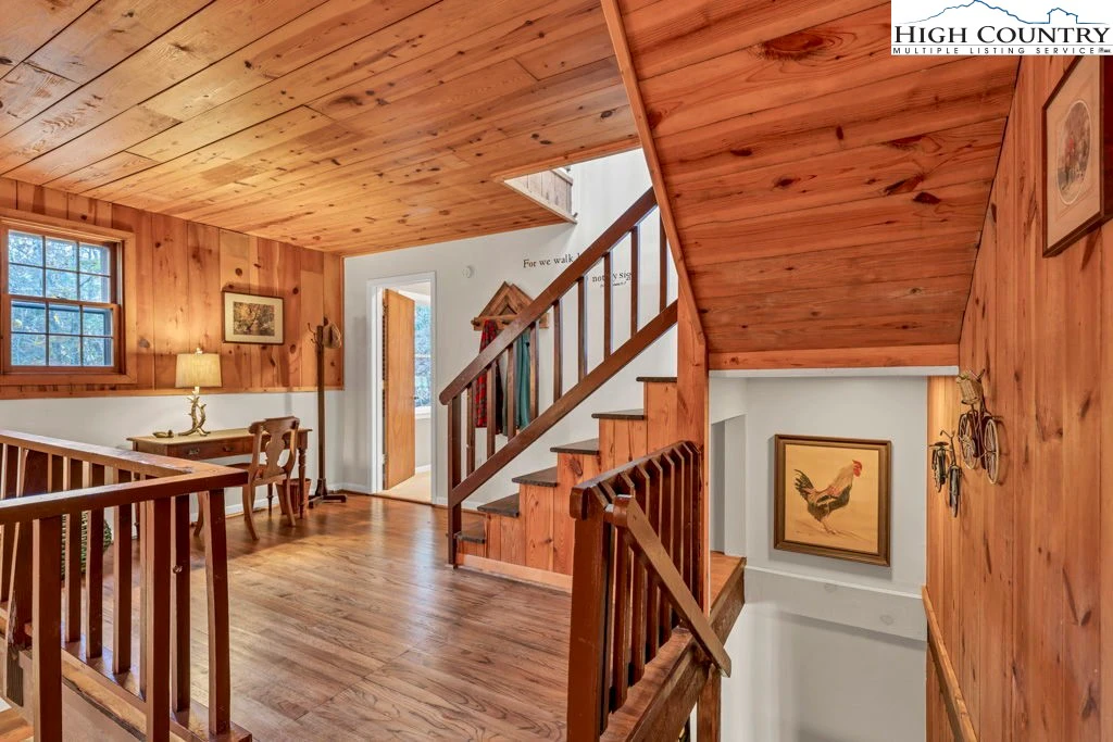 Image number 20 for the current listing