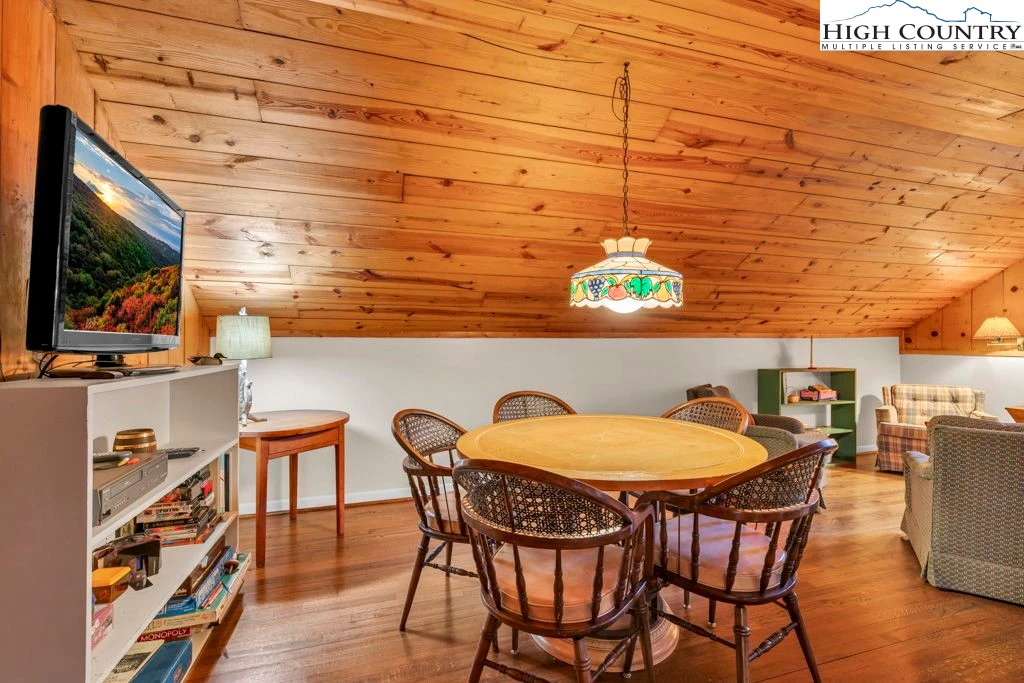 Image number 10 for the current listing