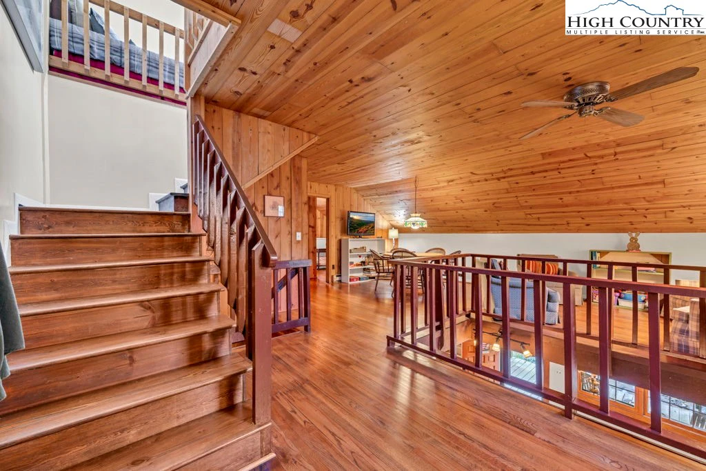 Image number 4 for the current listing