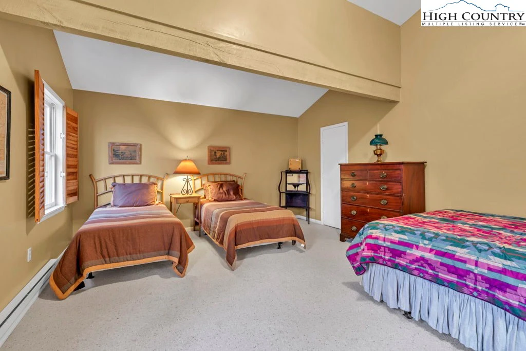 Image number 5 for the current listing