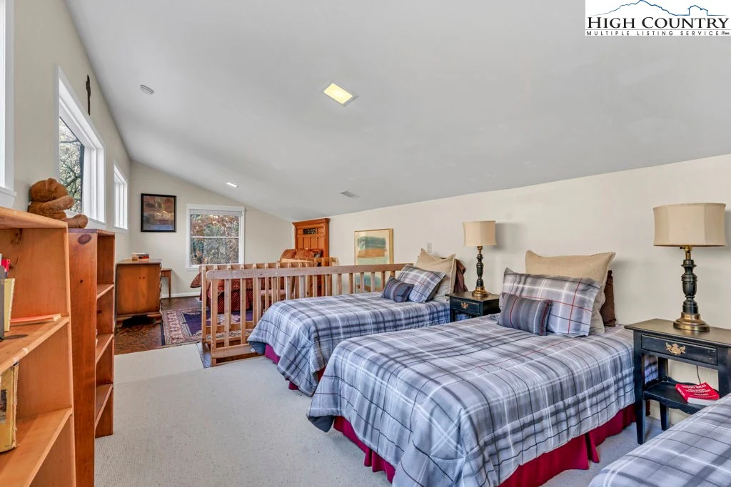 Image number 6 for the current listing