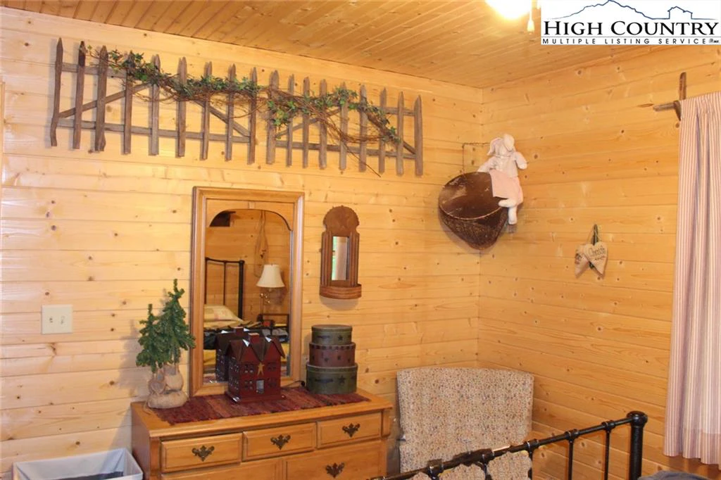 Image number 3 for the current listing