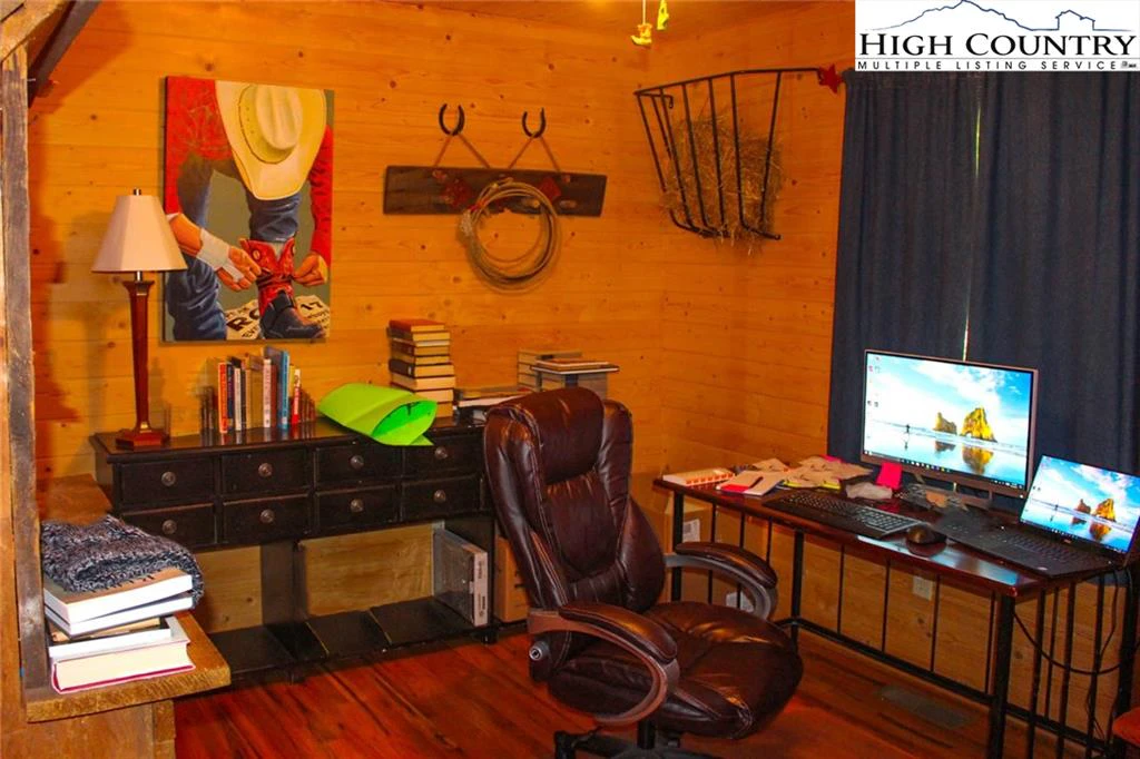 Image number 7 for the current listing