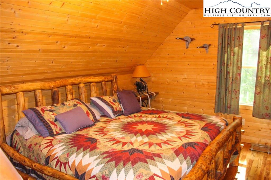 Image number 14 for the current listing