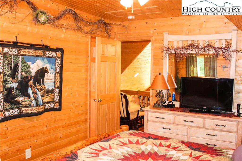 Image number 16 for the current listing