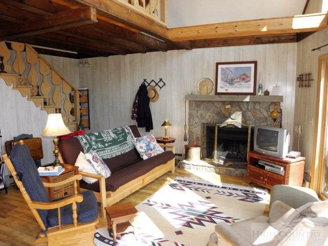 Image number 11 for the current listing