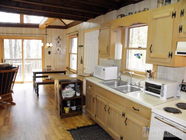 Image number 7 for the current listing
