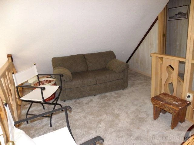 Image number 17 for the current listing