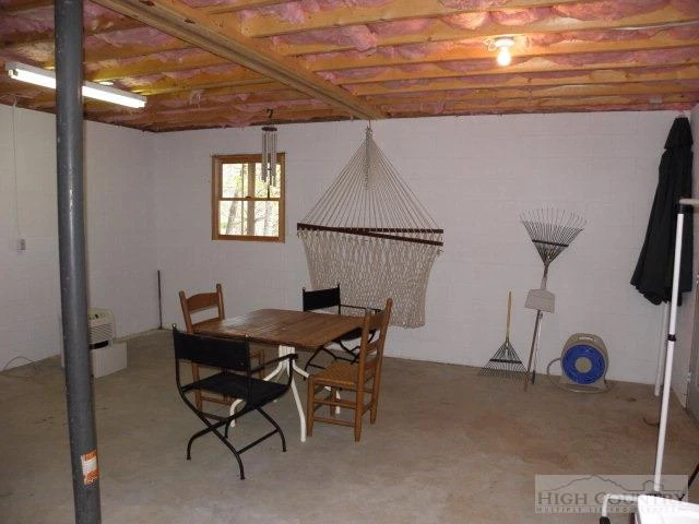 Image number 14 for the current listing