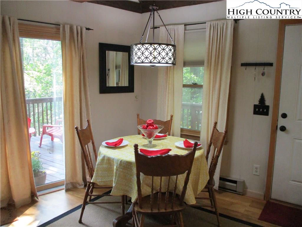 Image number 14 for the current listing