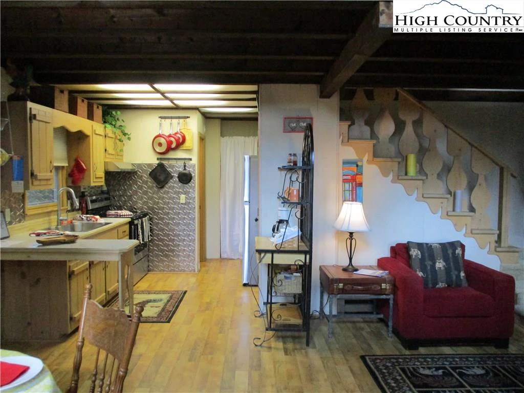 Image number 3 for the current listing
