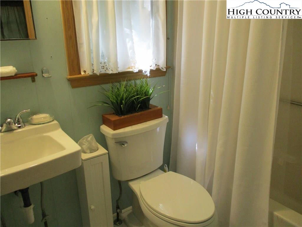 Image number 5 for the current listing