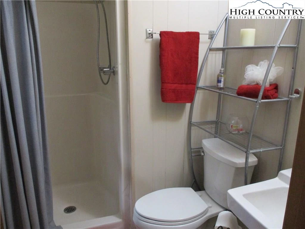 Image number 9 for the current listing