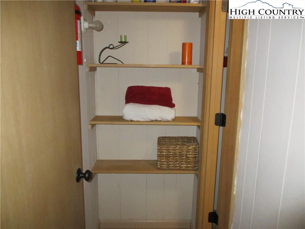 Image number 10 for the current listing