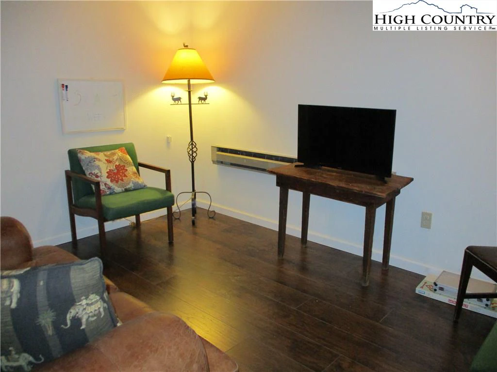 Image number 12 for the current listing