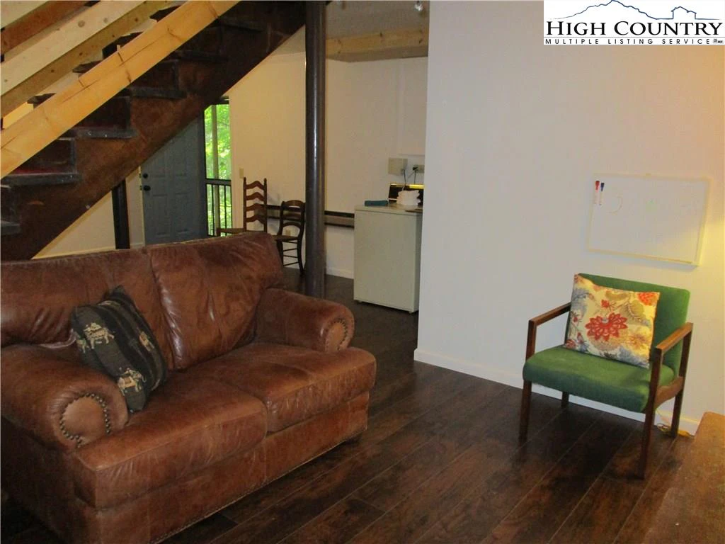 Image number 13 for the current listing