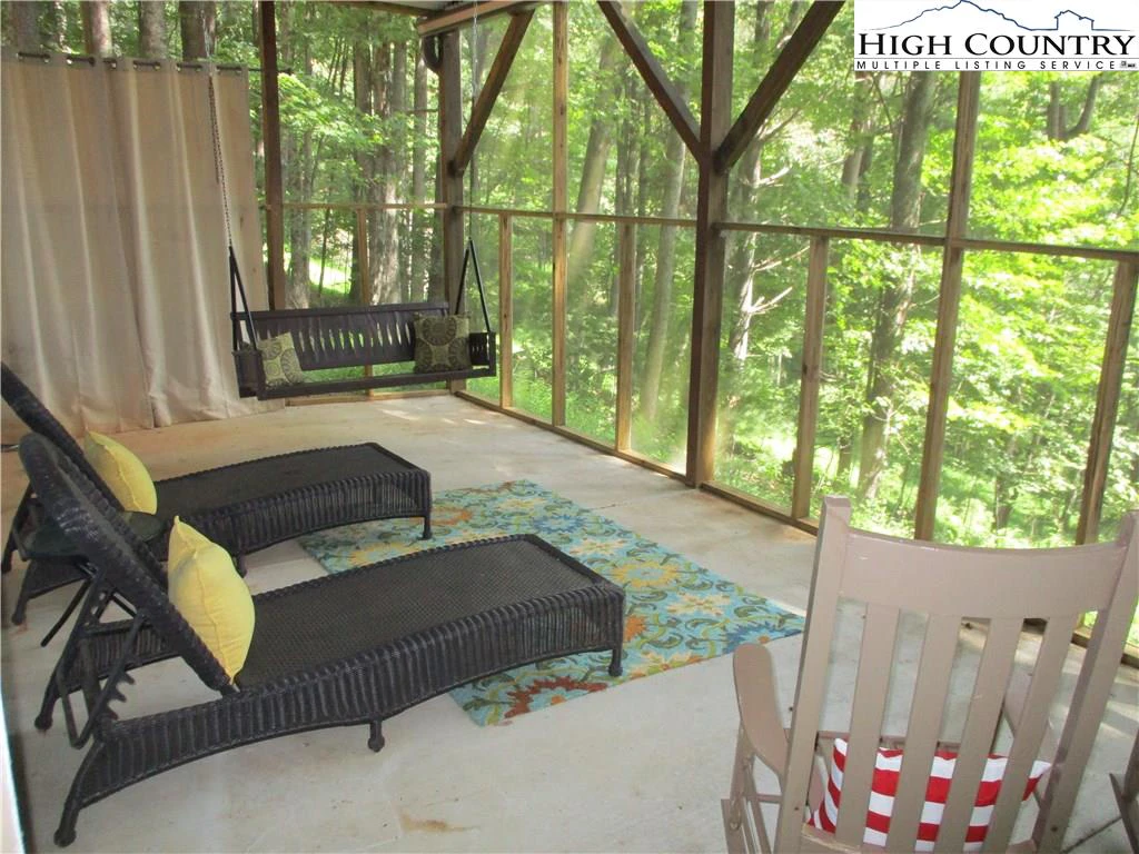 Image number 17 for the current listing