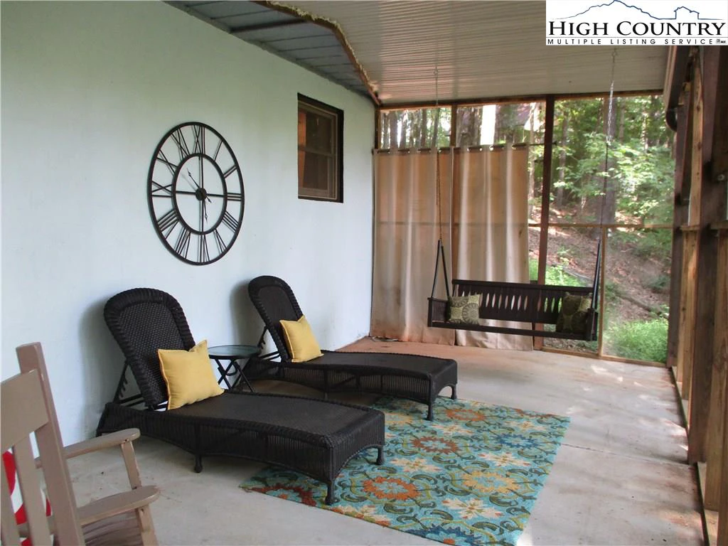 Image number 18 for the current listing
