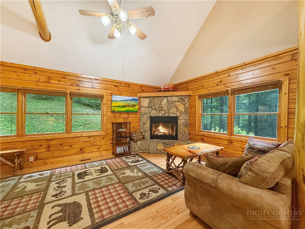 Image number 8 for the current listing