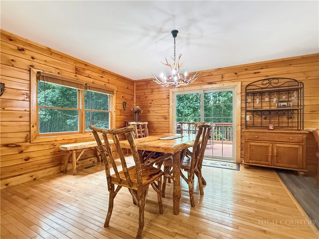 Image number 13 for the current listing