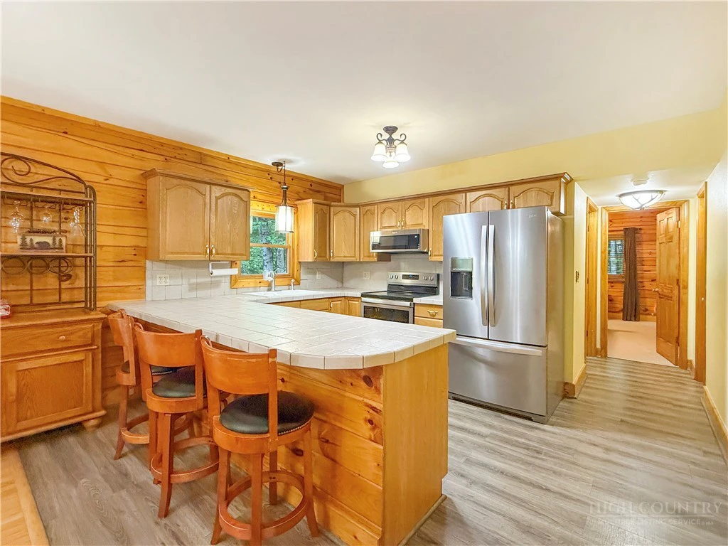 Image number 15 for the current listing