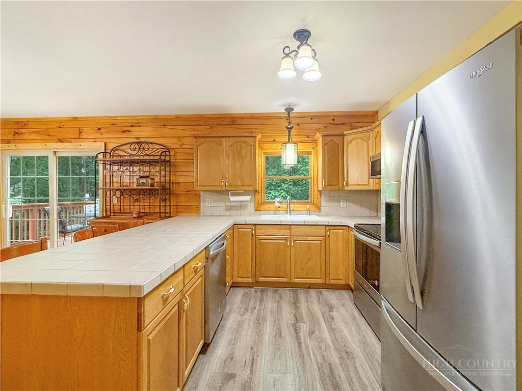 Image number 16 for the current listing
