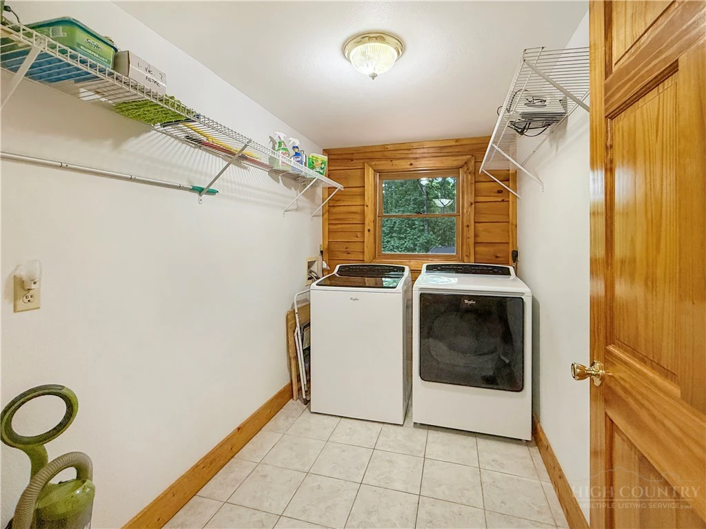 Image number 17 for the current listing