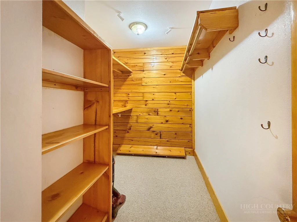 Image number 21 for the current listing