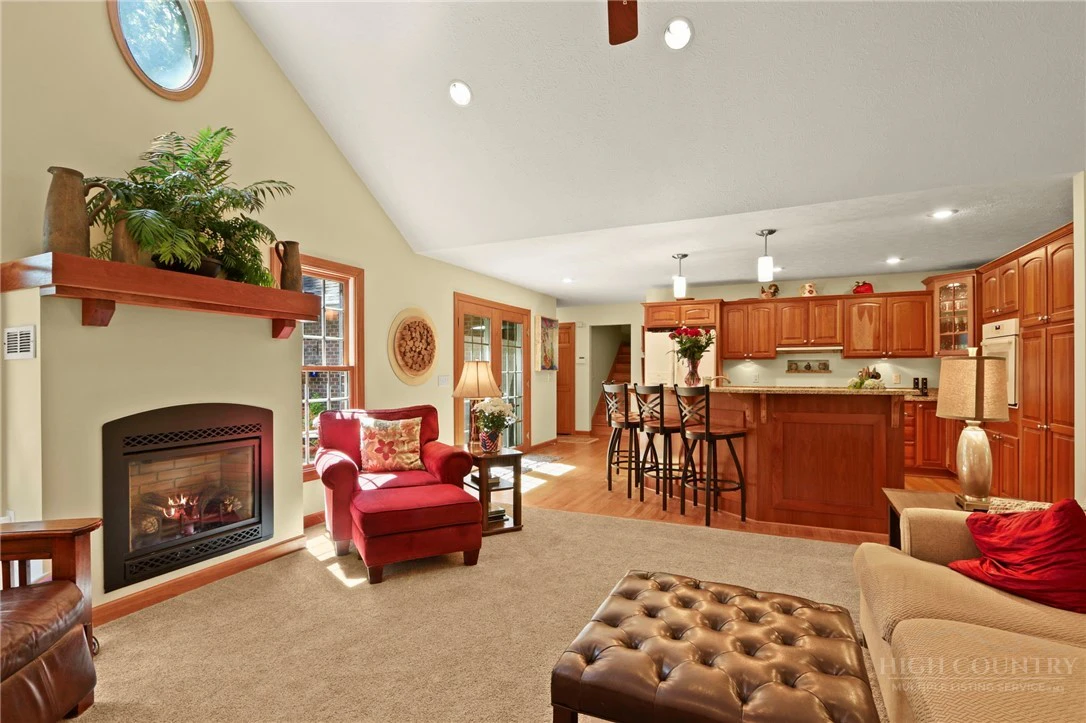 Image number 14 for the current listing