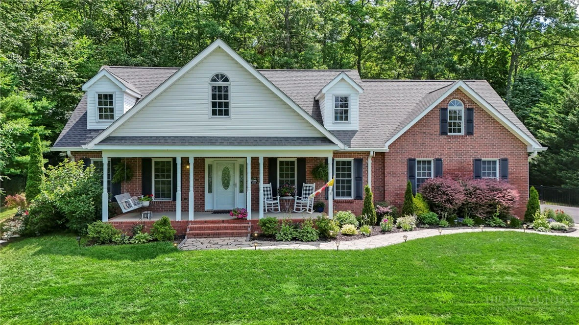 Image number 1 for the current listing