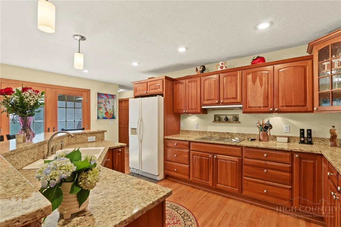 Image number 4 for the current listing