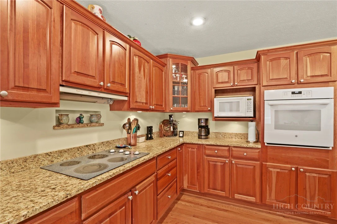 Image number 5 for the current listing
