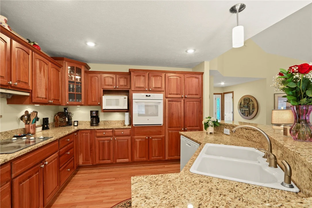 Image number 6 for the current listing