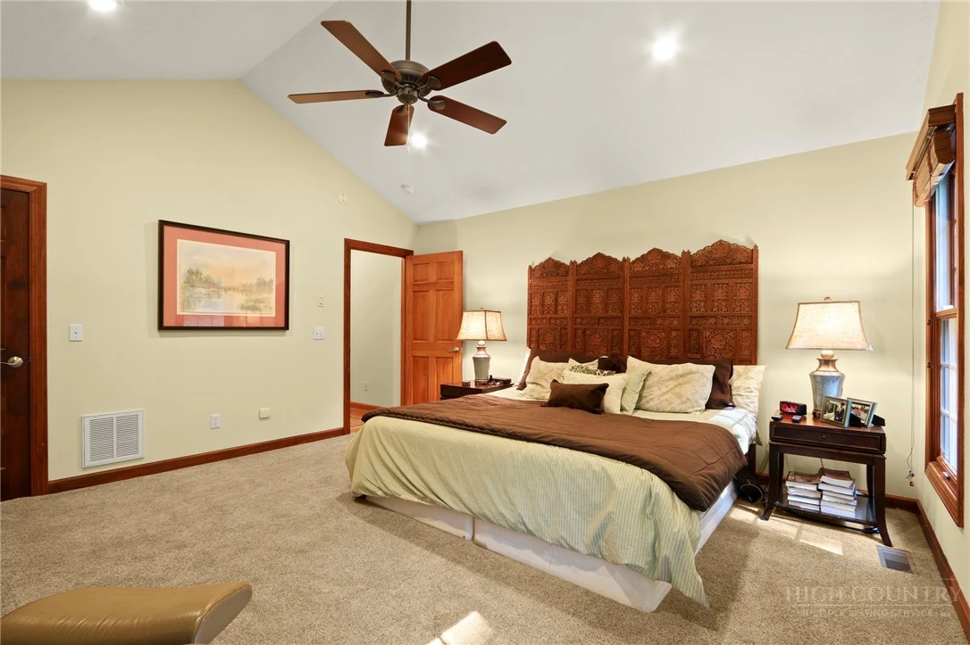 Image number 9 for the current listing