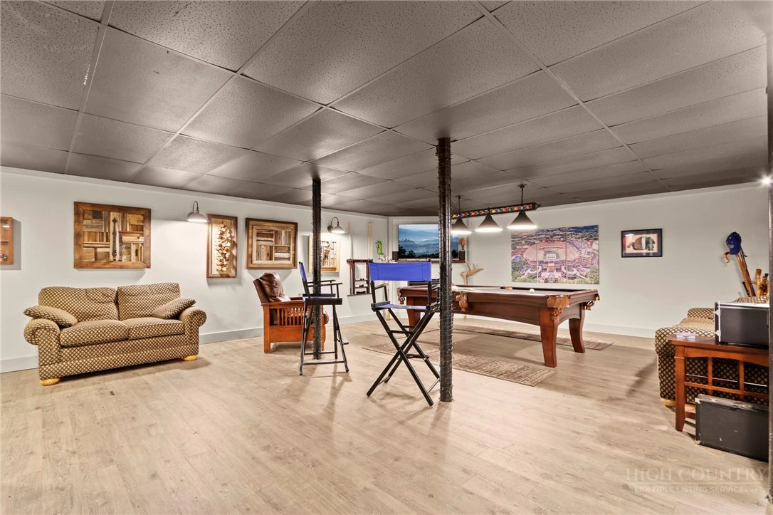 Image number 21 for the current listing