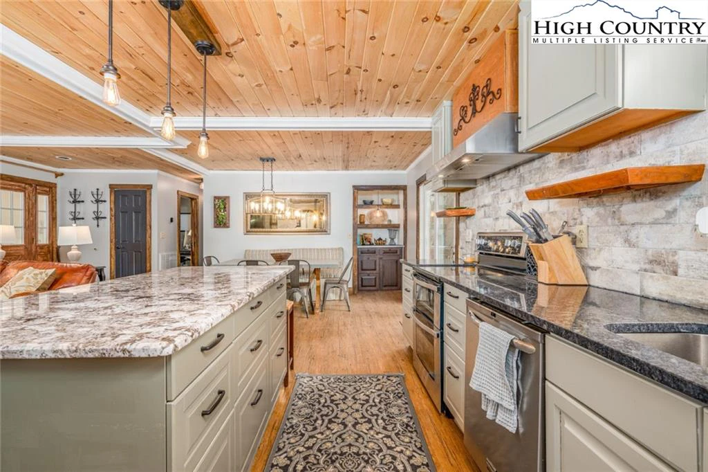 Image number 3 for the current listing