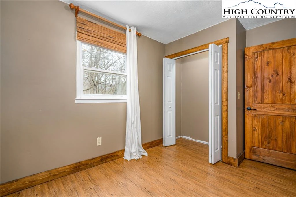 Image number 6 for the current listing