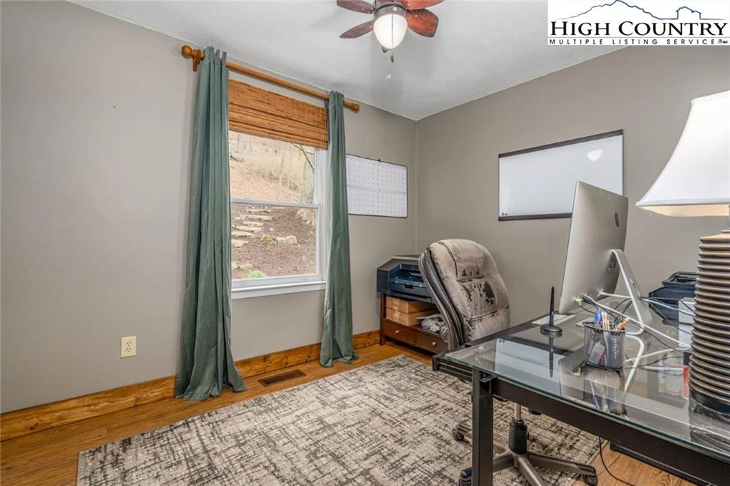 Image number 8 for the current listing