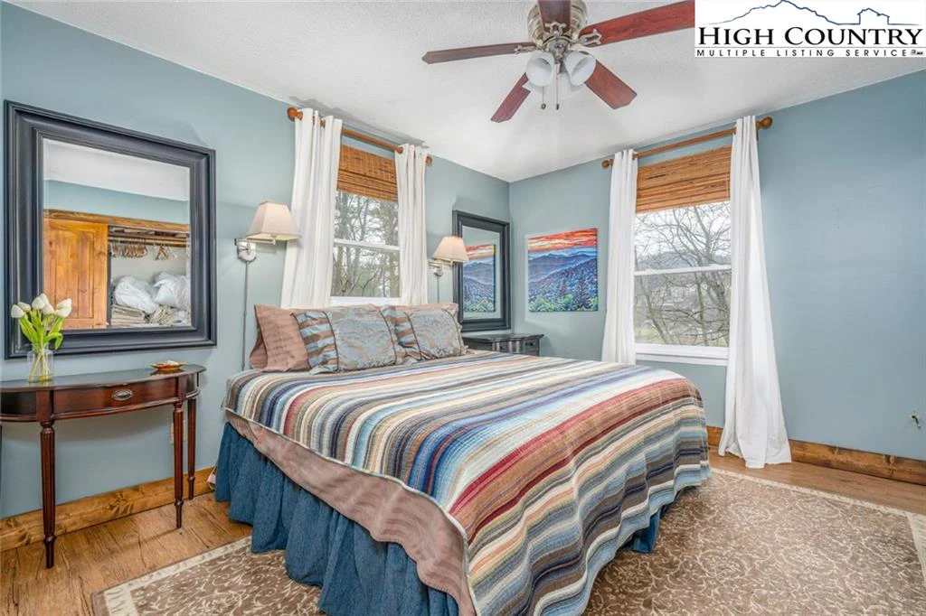 Image number 10 for the current listing