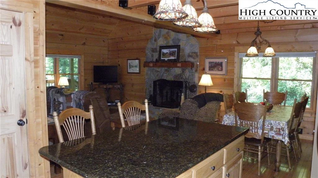 Image number 20 for the current listing