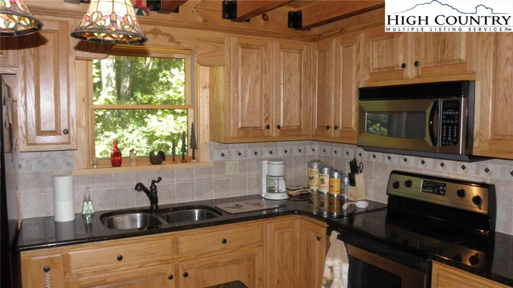 Image number 19 for the current listing