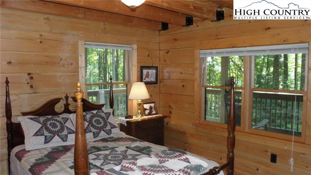Image number 18 for the current listing