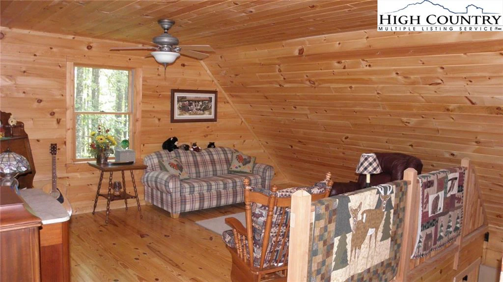 Image number 14 for the current listing