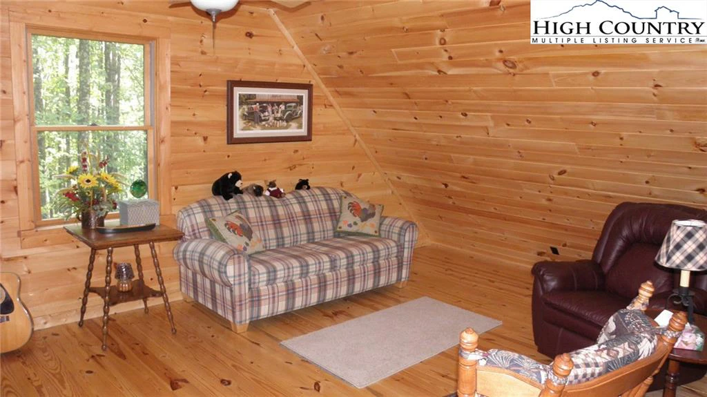 Image number 13 for the current listing
