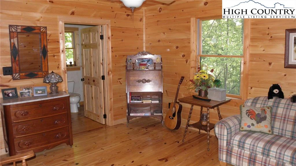 Image number 12 for the current listing