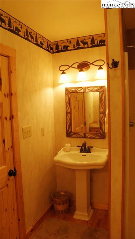 Image number 11 for the current listing